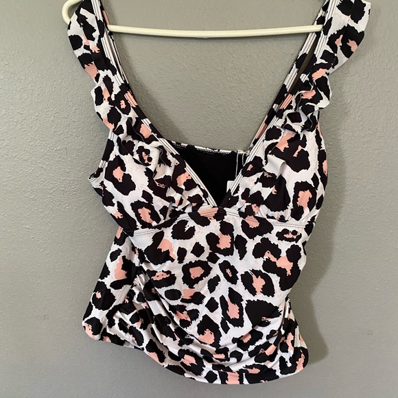 Swimsuit never worn. - Picture 1 of 2